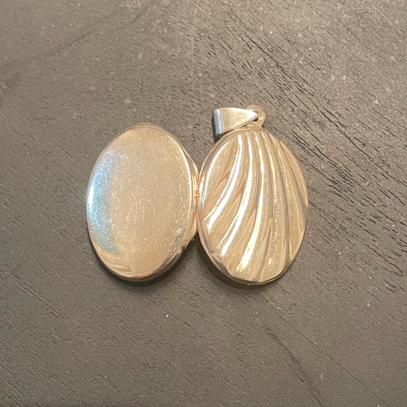 Silver Pendant - Picture 2 of 2